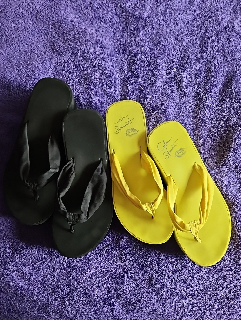 2 Pair Colin Stuart Flip Flop Heels Size 7 Black And Yellow Pair